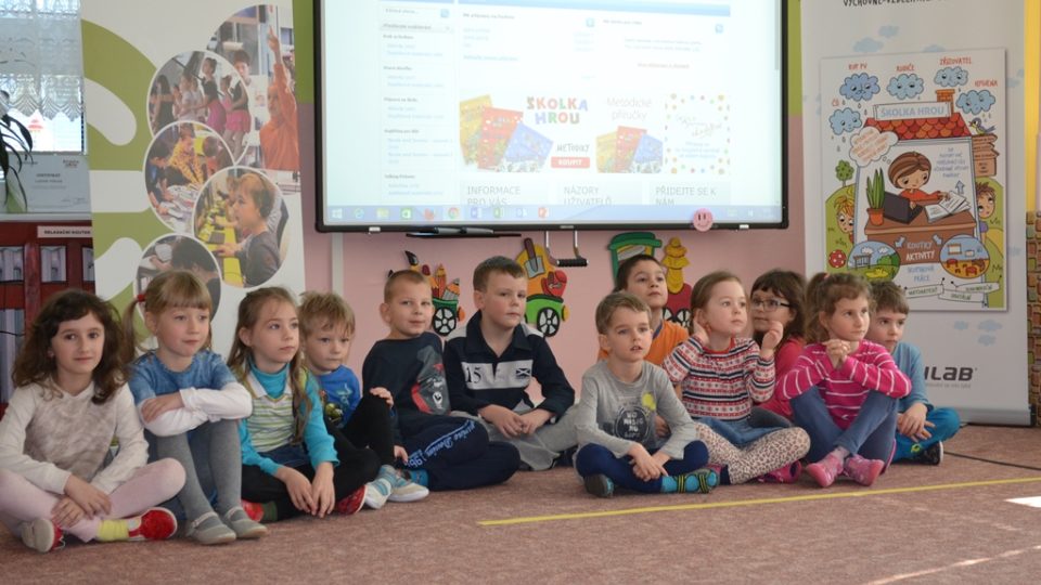 Třetí mateřská škola v Jindřichově Hradci využívá moderní technologie a stala se prvním edukačním centrem organizace EDULAB v Jihočeském kraji