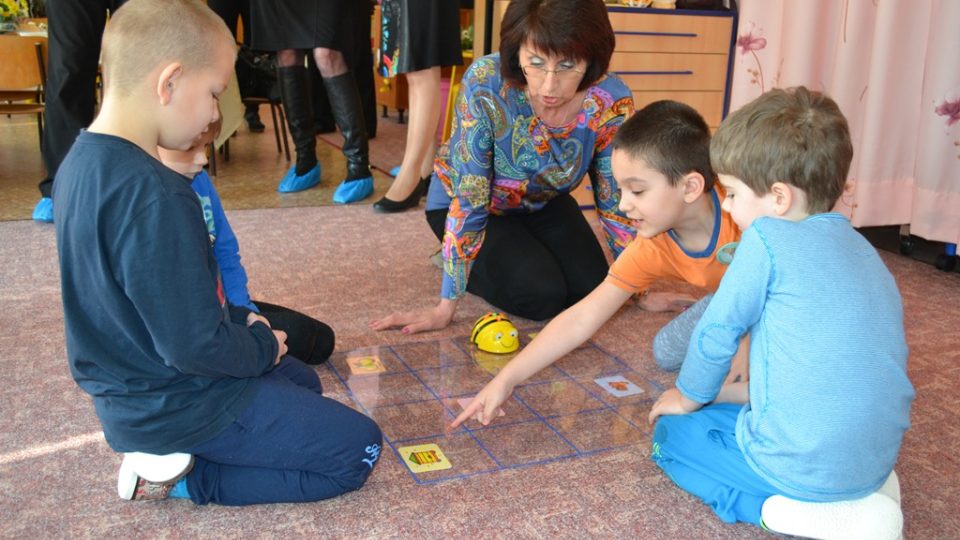 Třetí mateřská škola v Jindřichově Hradci využívá moderní technologie a stala se prvním edukačním centrem organizace EDULAB v Jihočeském kraji