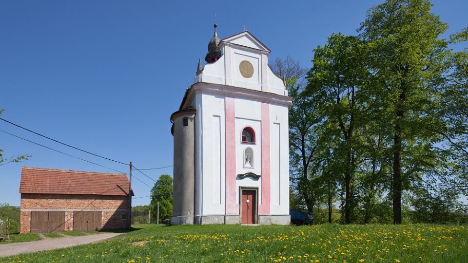 Kaple sv. Jana Nepomuckého skrývá vzácný barokní vyřezávaný oltář