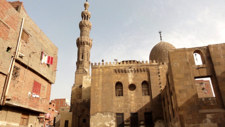 Mezi hrobkami dávných sultánů dnes žije káhirská chudina