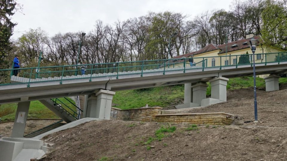 U stanice Nebozízek vznikl nový prefabrikovaný železobetonový most