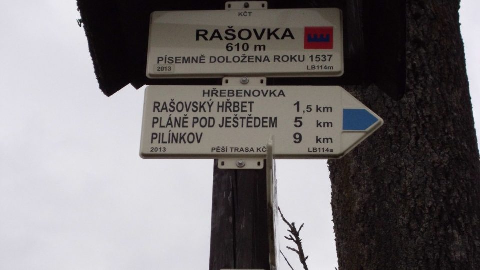 Výlet na Rašovku můžete spojit s výstupem na Ještěd, anebo se můžete vydat také směrem na Javorník nebo do Hodkovic
