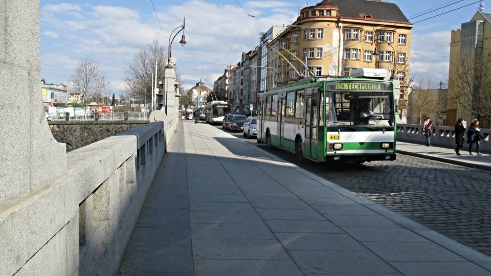 Most byl původně projektovaný i pro tramvajovou trať