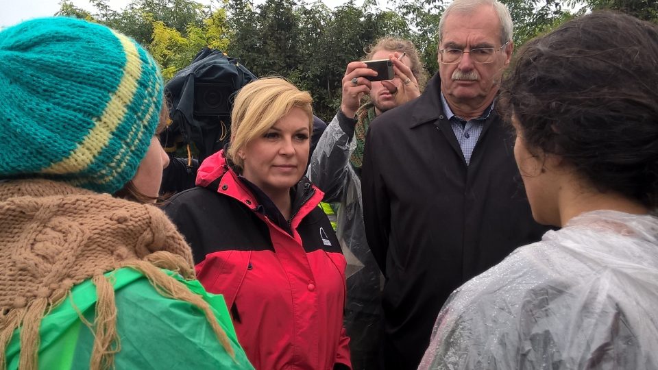 V neděli ráno přechod Bapská Berkasovo navštívila i první chorvatská prezidentka Kolinda Grabarova Kitarovičova