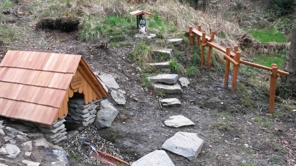 Krtečkova studánka, jedno z 11 zastavení pohádkové naučné stezky