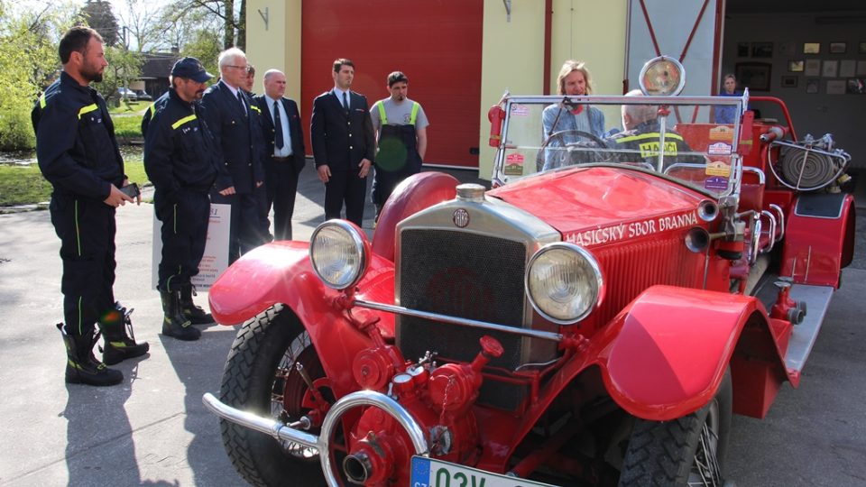 SDH Branná bojuje v soutěži Dobráci roku. Chloubou sboru je veteránská Tatra z roku 1928