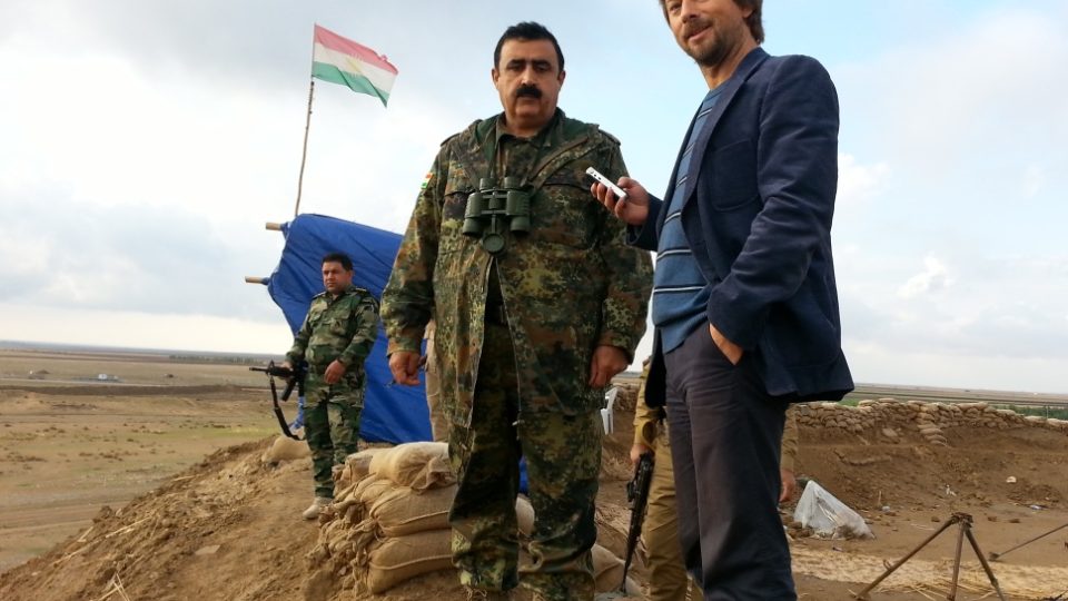 Kurdští pešmergové na frontě s Islámským státem a zpravodaj ČRo Štěpán Macháček