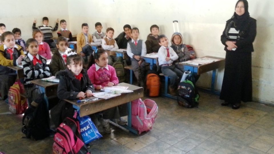 Žáci 4. třídy na hodině arabštiny v kurdské autonomní oblasti Arbíl v Iráku