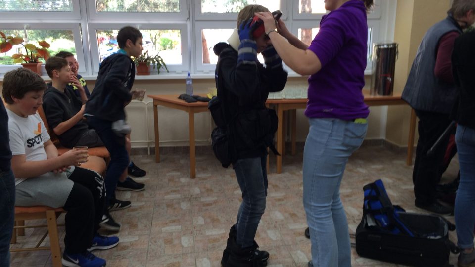 Děti ze základní školy v Jirkově si vyzkoušely „gerontooblek“ 
