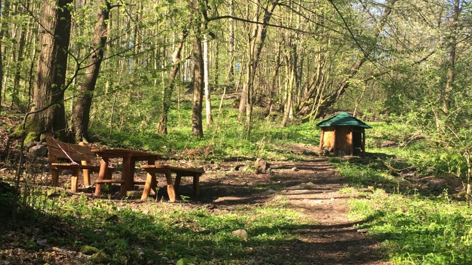 Zrekonstruovaná studánka na Popovickém vrchu