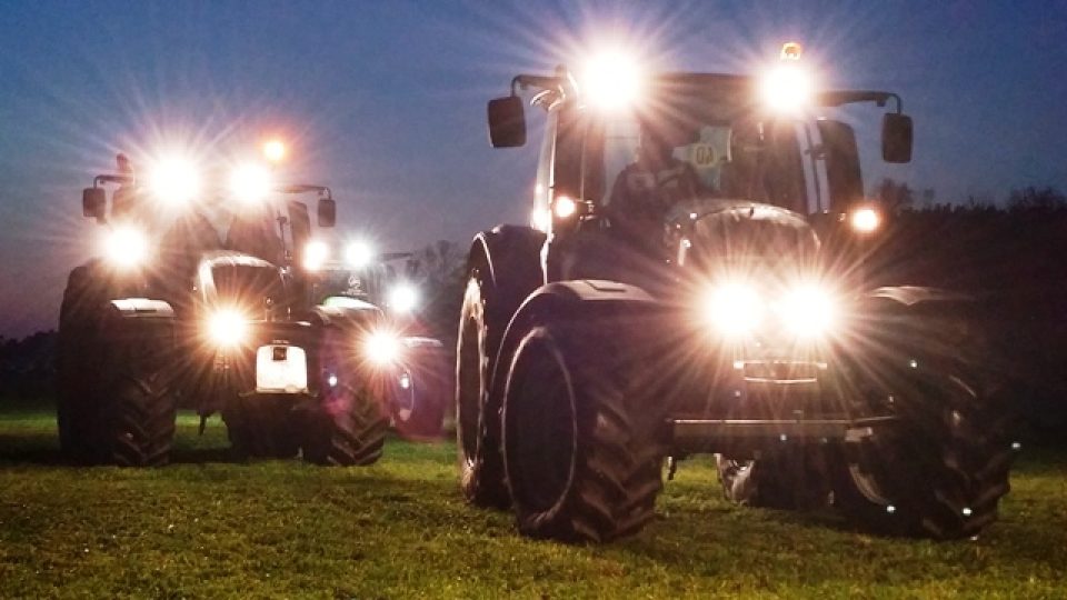 Jihočeské Předslavice hostily agro show, zlatým hřebem programu byl nejrychlejší traktor na světě