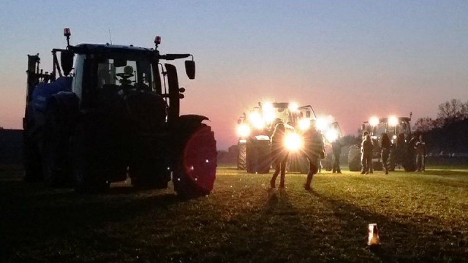 Jihočeské Předslavice hostily agro show, zlatým hřebem programu byl nejrychlejší traktor na světě