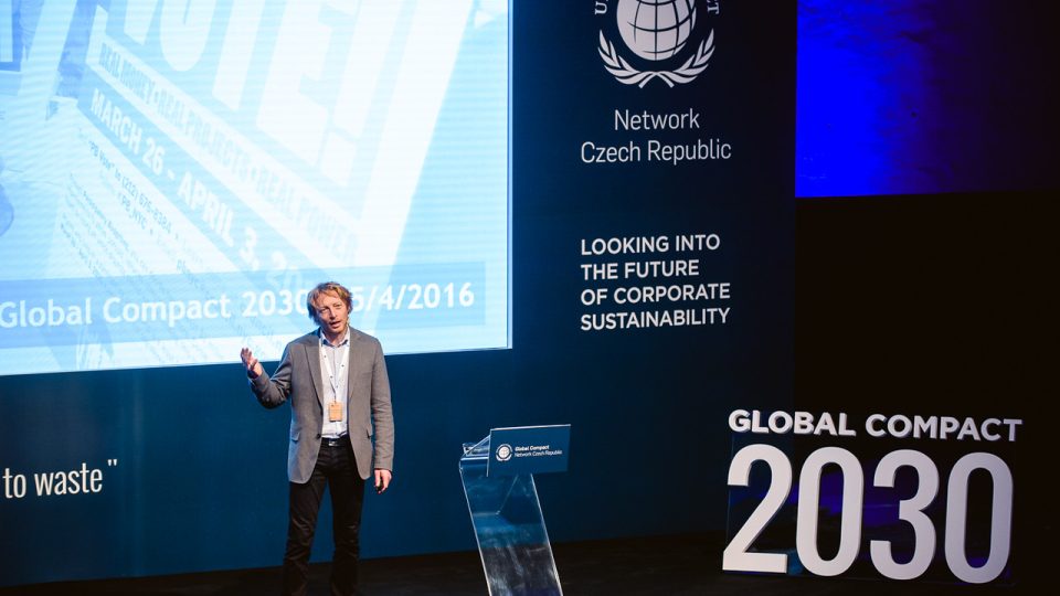 Summit GLOBAL COMPACT 2030  se konal 4. května 2016 ve Veletržním paláci v Praze, sešlo se na 300 klíčových hráčů ovlivňujících budoucnost udržitelného podnikání z celého světa.