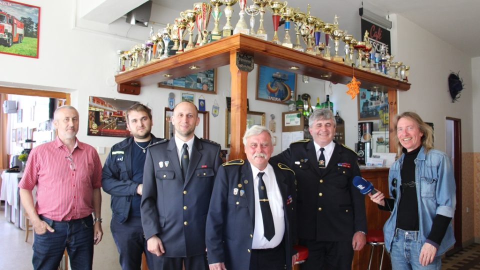 SDH Sedlice bojuje v soutěži Dobráci roku. V zázemí zbrojnice mají hasiči i vlastní bar