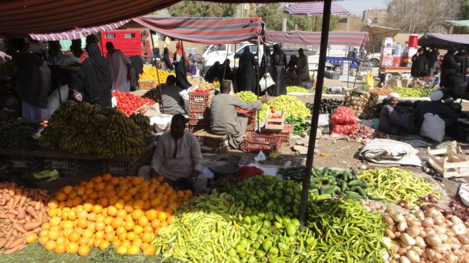 Úterní trh v Gurně má hodně africké rysy