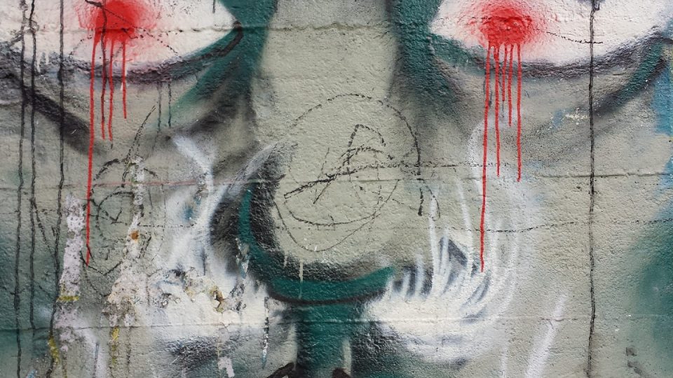 Grafitti na Bechyňském mostě