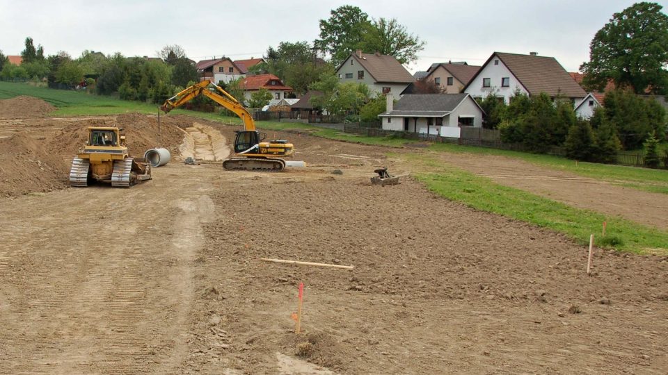 Stavba suchého poldru ve Studénce