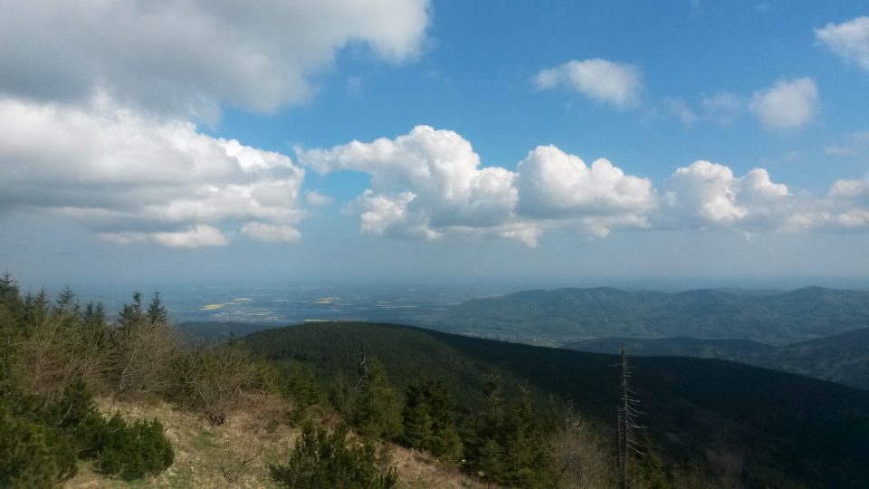 Výhled z ochozu vysílače na českou stranu