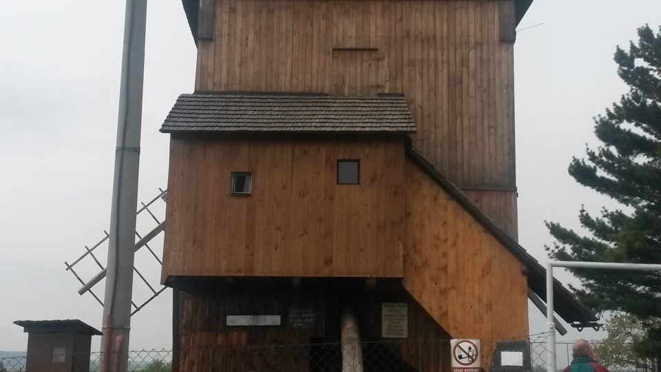 Větrný mlýn v Cholticích