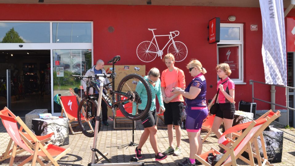 Při dámské cyklojízdě zdolaly ženy 26 kilometrů na trase okolo Českých Budějovic