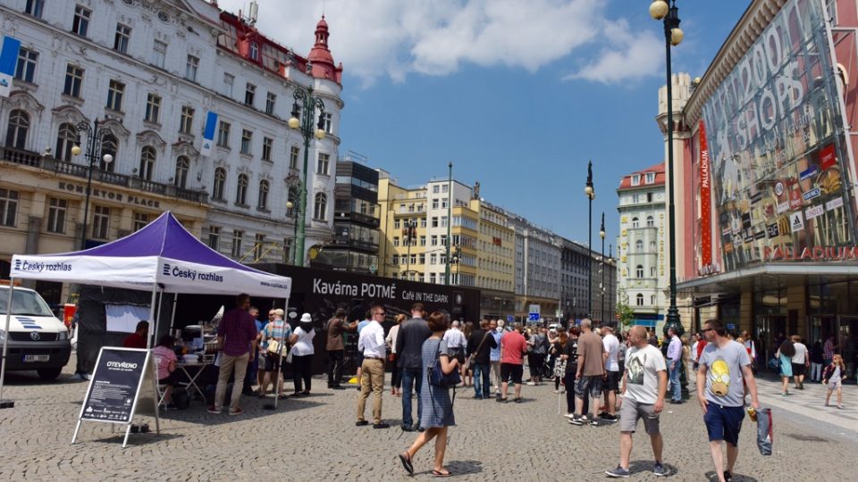 Na náměstí Republiky v Praze je od 6. červa opět otevřená Kavárna POTMĚ