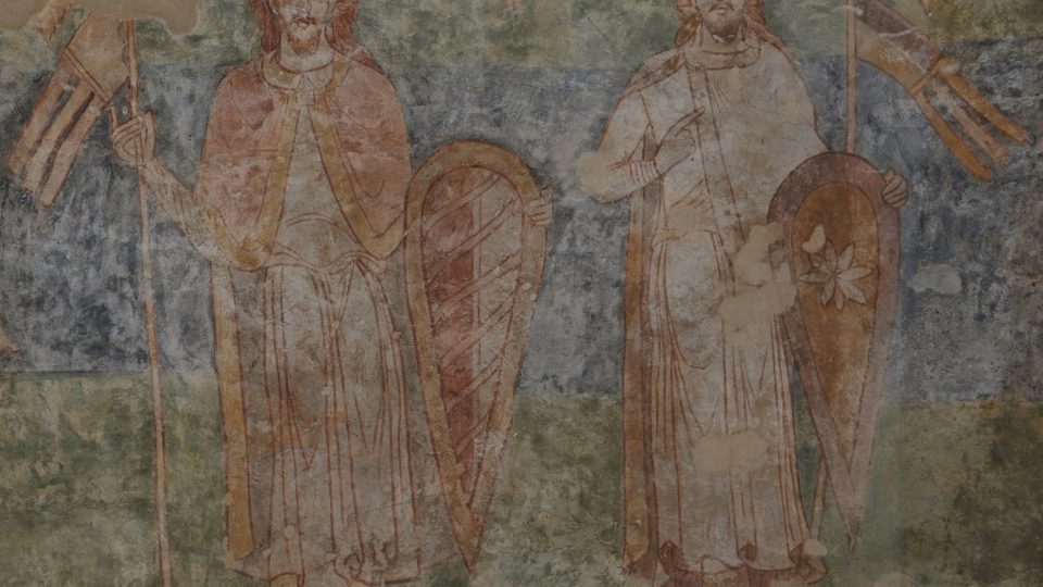 Vnitřní zdi rotundy zdobí unikátní malby s výjevy z historie