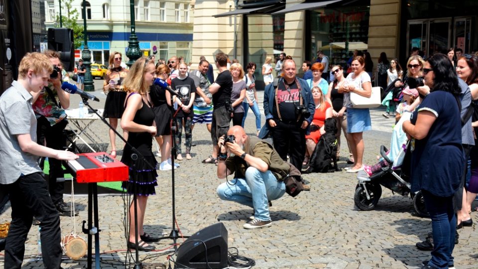 Kavárna POTMĚ slavnostně otevřela na náměstí Republiky 