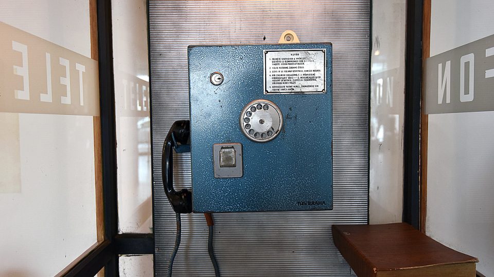 Výstava Retro 70. - 80. let, telefonní budka