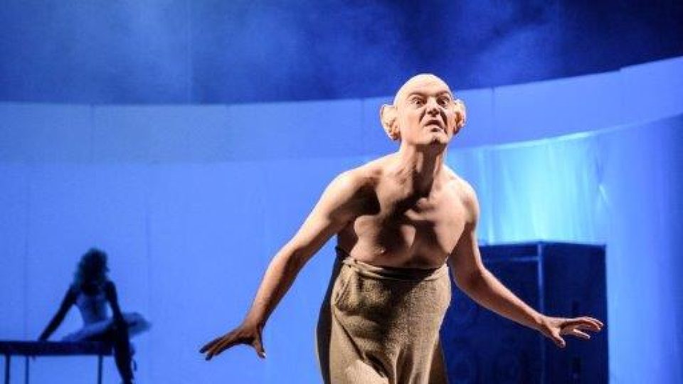 Sen čarovné noci Williama Shakespeara v pražském Národním divadle