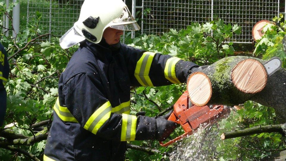 Středočeští hasiči likvidují následky bouřky 