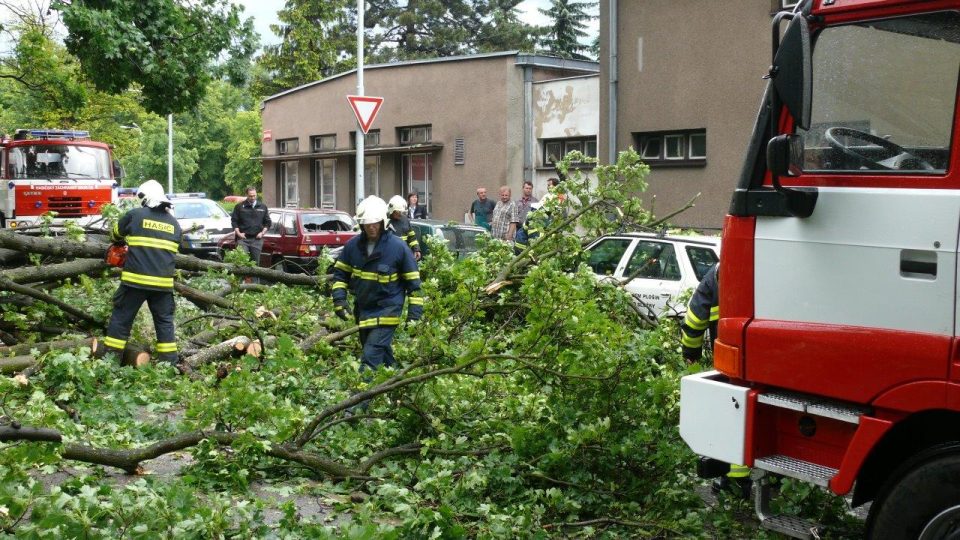 Středočeští hasiči likvidují následky bouřky 