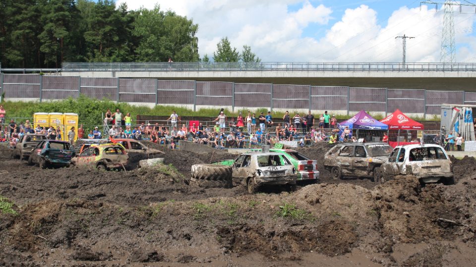 Destruction Derby 2016. Demoliční závod autovraků v Sosnové u České Lípy