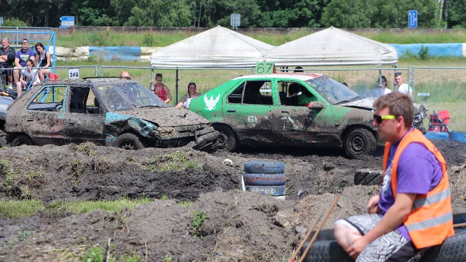 Destruction Derby 2016. Demoliční závod autovraků v Sosnové u České Lípy