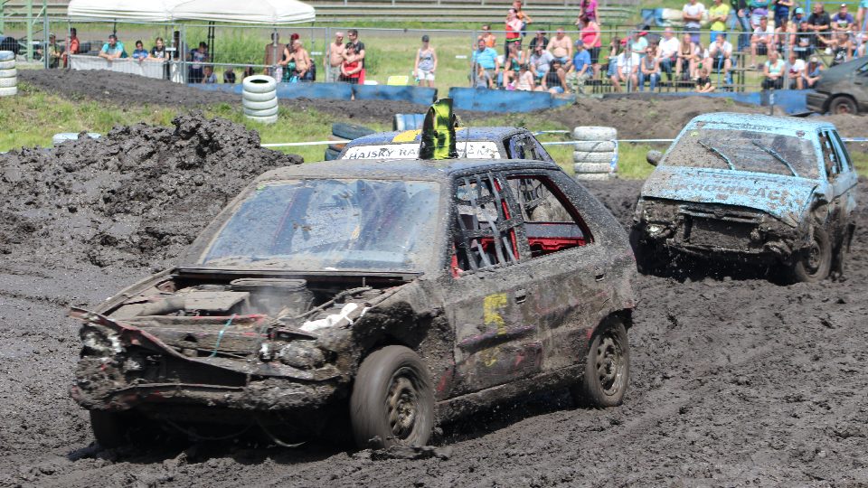 Destruction Derby 2016. Demoliční závod autovraků v Sosnové u České Lípy