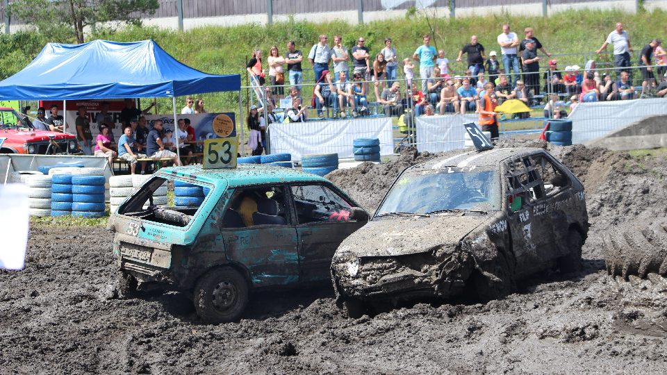 Destruction Derby 2016. Demoliční závod autovraků v Sosnové u České Lípy