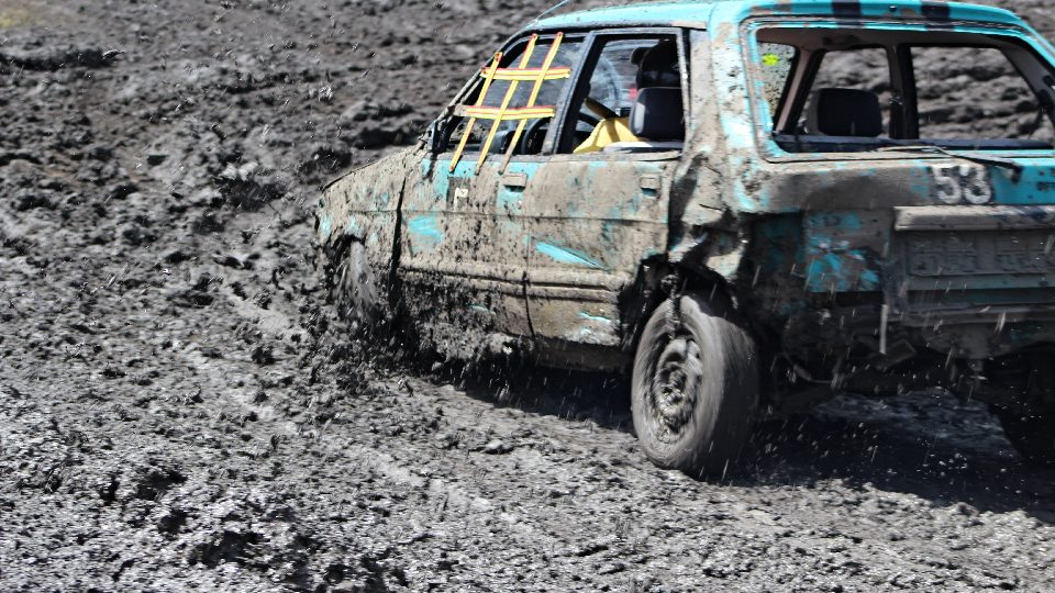 Destruction Derby 2016. Demoliční závod autovraků v Sosnové u České Lípy