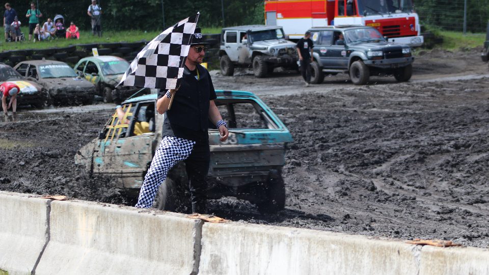 Destruction Derby 2016. Demoliční závod autovraků v Sosnové u České Lípy