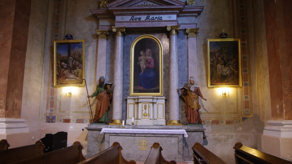 Kutzer se podílel i na sochách na bočních oltářích kostela ve Vrbně pod Pradědem