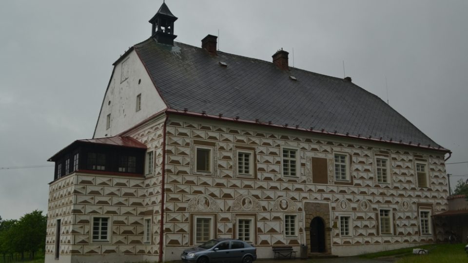 Nádherná sgrafitová výzdoba zámku v Jaroměřicích se objevila při rekonstrukci v roce 1942