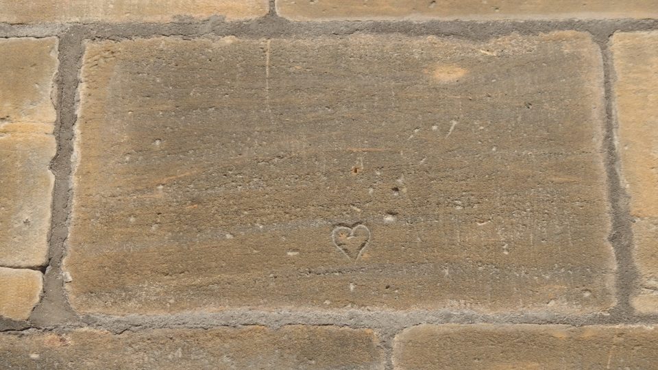 Jedna z nejstarších kamenických značek z východní části Svatovítské katedrály