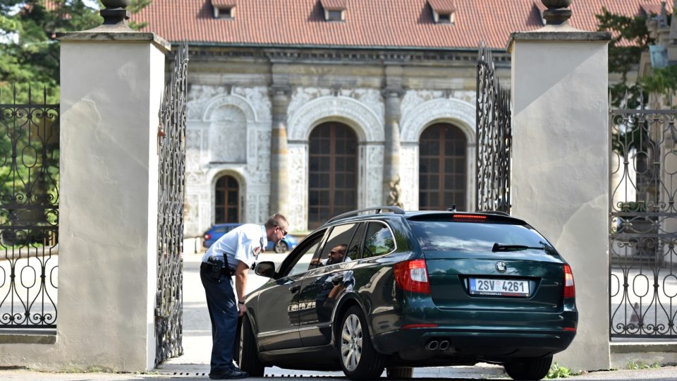 Část Pražského hradu se uzavřela kvůli soukromé oslavě narozenin prezidentova poradce