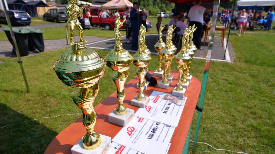 Odměnou pro vítěze z Bludova byla mimo poháru poukázka na hasičské vybavení za 150 tisíc Kč od Hasičské výzbrojny