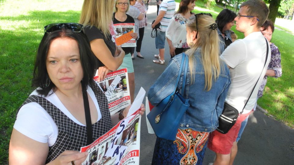 Stávka učitelů na ZŠ Jana Amose Komenského v Karlových Varech