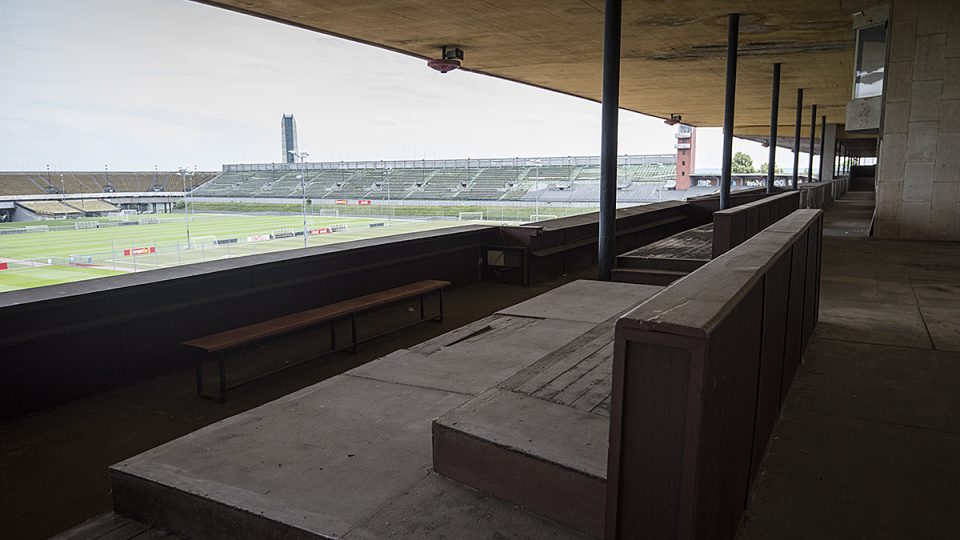Strahovský stadion - Prezidentská lóže byla umístěna na vyvýšeném soklu s nejlepším výhledem na cvičence
