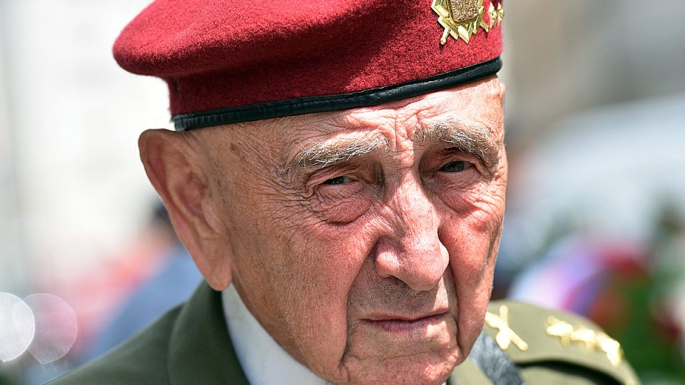 Setkání s válečnými veterány při příležitosti 76. výročí bitvy o Anglii, pietní akt na náměstí Svobody