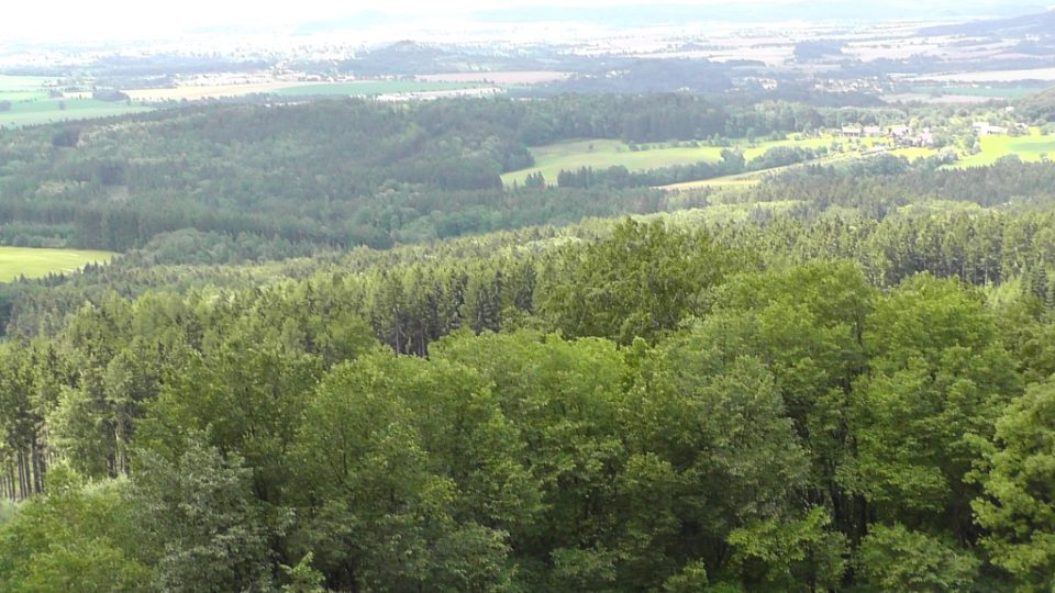 Výhled z věže hradu Kumburk na Semilsku