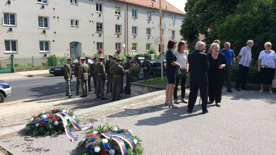 Lidé v Žatci uctili památku zavražděných z Českého Malína na Volyni