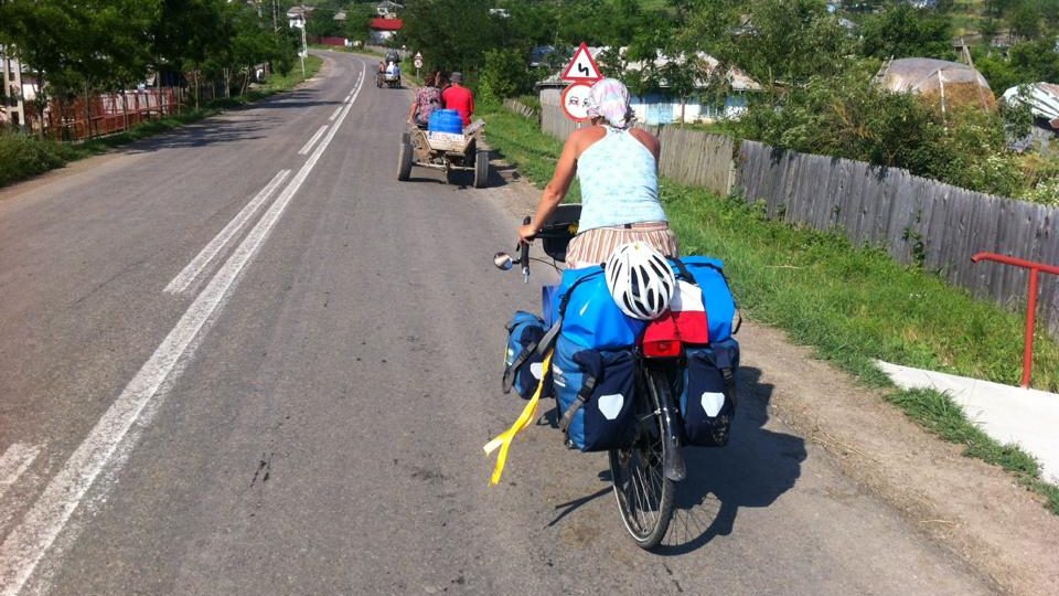 Moldávie - v takovém provozu si troufneme šlapat i bez přilby a fotit za jízdy