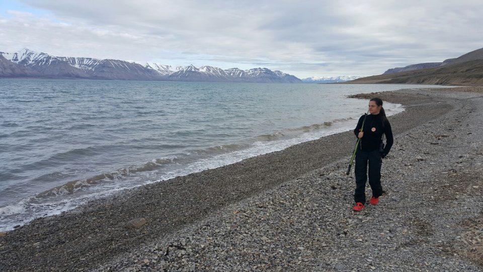 Romana Lehmannová kráčí v arktické divočině k ledové sprše