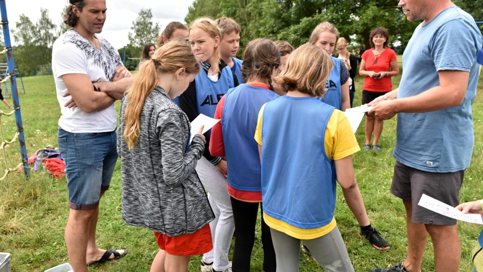 Hokejista Jaromír Jágr a ministryně školství Kateřina Valachová přijeli na letní tábor do jihočeského Štědronína. Léto zde tráví děti, které trpí cukrovkou a celiakií